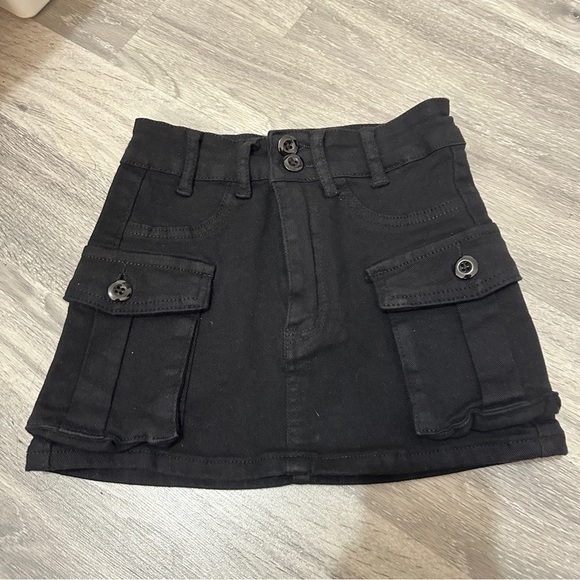 Dresses & Skirts - Black Mini Skirt with Pockets xxs